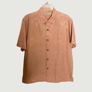 🌟Men’s Tommy Bahama short sleeved shirt.